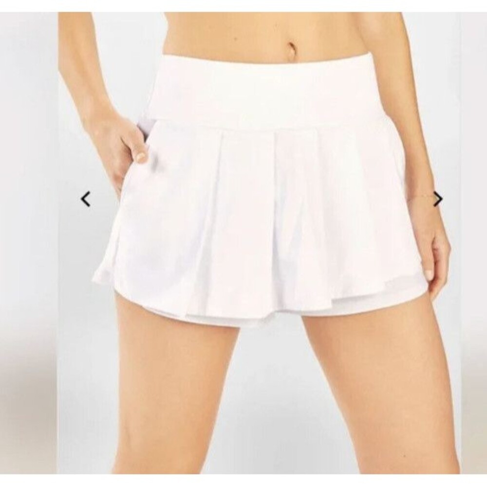 Fabletics  Skort Skirt White  Side Pockets Size Medium NWT